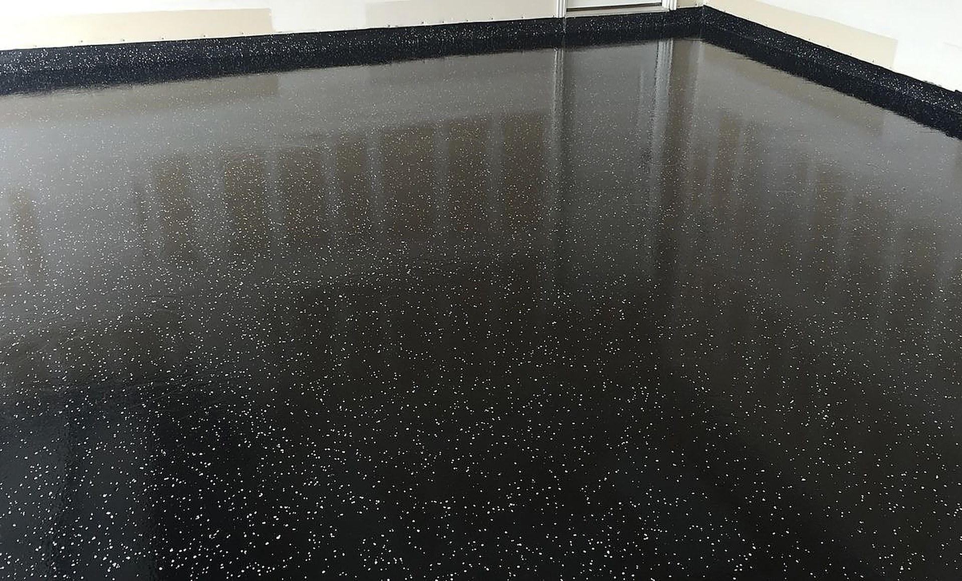 Black flake epoxy floor with white speckle