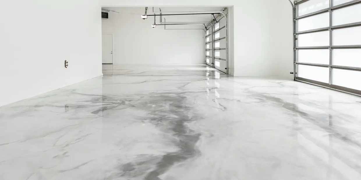 White and silver metallic epoxy garage floor by Mercury Floors in St. George, Utah